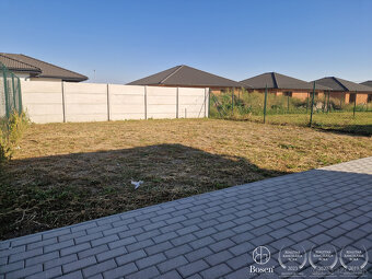 BOSEN | 3 IZB Rodinný dvojdom so záhradkou a vlastným parkov - 5