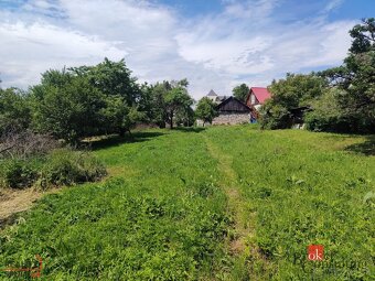 Ideálny pozemok v srdci obce s historickým rodinným domom  - - 5