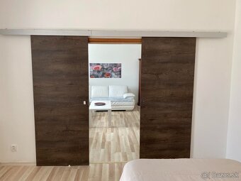 Predaj priestranný 3-izbový byt - 5