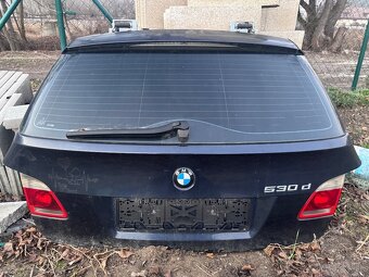 Predám kufrov dvere na e61 - 5