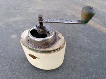 Predám starožitný mlynček B.D Garantie - 5