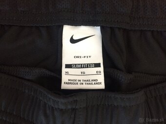 Liverpool FC Nike čierne slim fit tepláky, veľkosť XL - 5