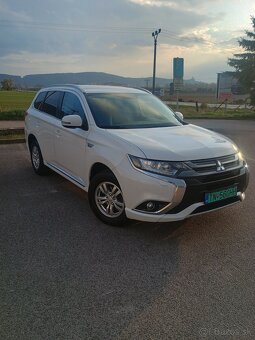 Mitsubischi Outlander PHEV - 5