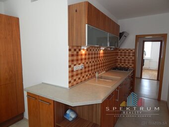SPEKTRUM REALITY- Na Predaj 4-izbový veľkometrážny byt, 82 m - 5