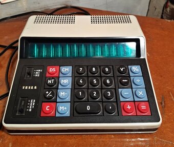 Funkční retro kalkulačka TESLA OKU107 z roku 1984 - 5