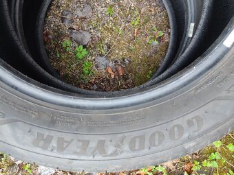 215/55R18 Goodyear EfficientGrip Performanca2 - 5