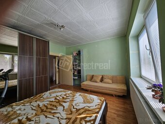 Priestranný 4 izbový rodinný dom v meste Šurany - 5