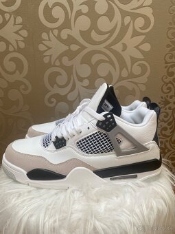 Air Jordan 4 - 5