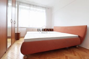 VEĽKÝ 2-izbový byt v centre mesta - 5