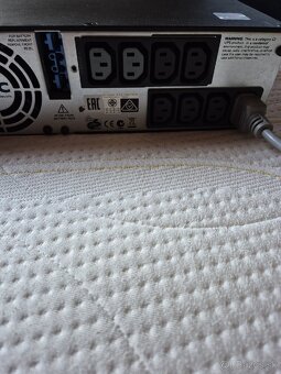 Záložný zdroj APC SMX1000i - 5