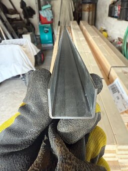 U profil pozinkovaný 20×30×20 mm – 3m / len 6 € - 5