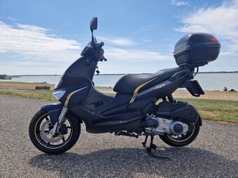 Gilera RUNNER 125 ST BLACK/GOLD edition - 5