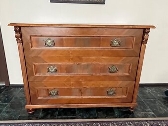 Elegantná, vysokokvalitná komoda - 5
