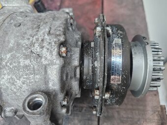 Zvody , veko motora a klimakompresor VW T5 2.5Tdi - 5
