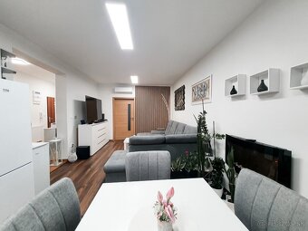 Elegantný 2-izbový byt s pozemkom a s parkovacím státím - 5