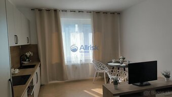 SLNEČNÝ, 3 IZBOVÝ BYT PO ČERSTVEJ KOMPLETNEJ REK. PRI OC CEN - 5