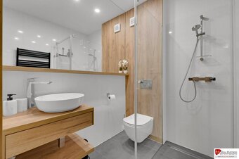 Na predaj nádherný 4 izbový luxusný byt,176 m2 + terasy 55 m - 5