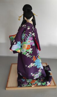 Japonská bábika vo fialovej - 5