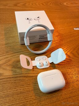Predám v TOP stave AirPods Pro - 5