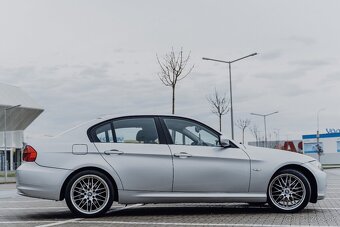 BMW E90 320d– NOVÁ STK/EK – SERVIS - 5