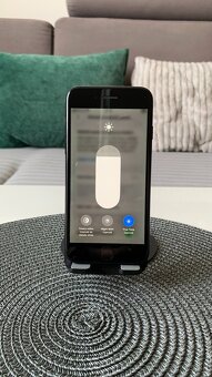 Apple iPhone SE 2020 Black, iOS 26 - 5