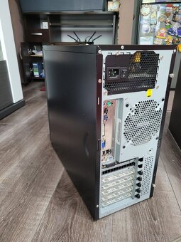 Intel pentium 3,20GHZ, 8 GB RAM, RADEON RX 550, SSD 250GB - 5