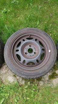 Predám sadu 4x plechové disky s pneumatikami na Smart Fortwo - 5