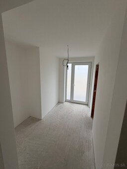 Moderný 4 izbový RD Groisov Dvor v Kostolišti - 5