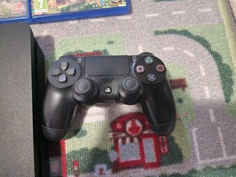Playstation 4 1 TB - 5