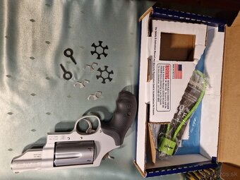 Smith&Wesson - 5