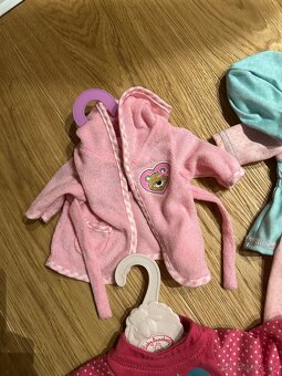 Baby Anabell oblečenie na vešiakoch pre bábiku veľ. 36cm - 5