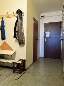 Slnečný 3 izbový byt v centre, ulica Okružná, Levice - 5