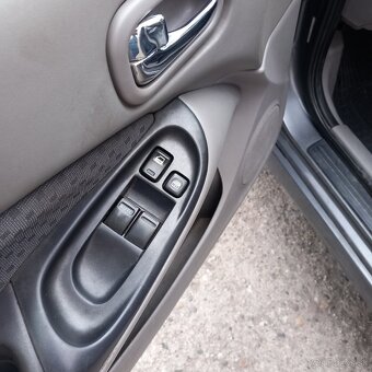 Predám nissan almera n16 - 5