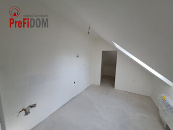 PREDAJ 2 x 3 izbový holo byt v centre mesta Šurany. - 5