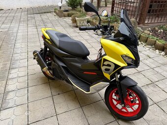 Aprilia sr gt 125 - 5
