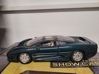 Model 1:18 Jaguar XJ220 - 5