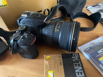 Nikon - 5