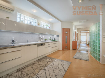 VYMEŇ SUSEDA – Na predaj výnimočný rodinný dom s bazénom, sa - 5