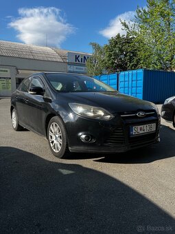 FORD FOCUS SEDAN - 5