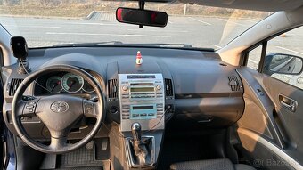 Toyota Corolla Verso - 5