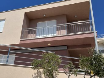 Vila s bazénom len 50 metrov od mora, pri Trogire Chorvátsko - 5