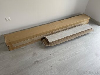 Laminatová podlaha a lišty - 5