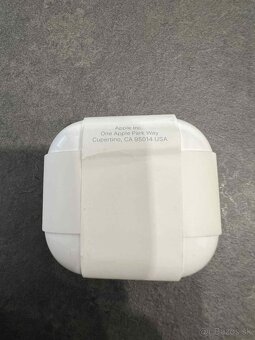 Apple AirPods 4 ANC a AirPods 4 bez ANC - 5