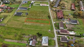 Slnečný stavebný pozemok 1039 m² – Komárov - 5