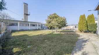 Byty, kancelárie, garáže a pozemok - 5