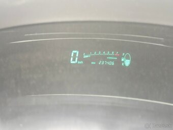 Predám Toyota Yaris 1.0 - 5