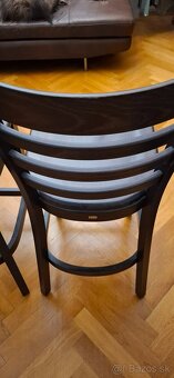 Dve barove stolicky z masivneho tmaveho dreva znacky TON - 5