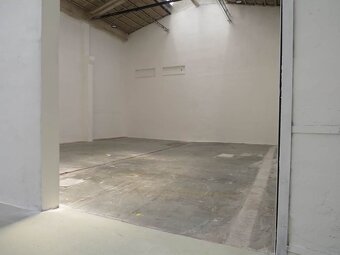 Skladové priestory v oplotenom areáli s vrátnikom - 5