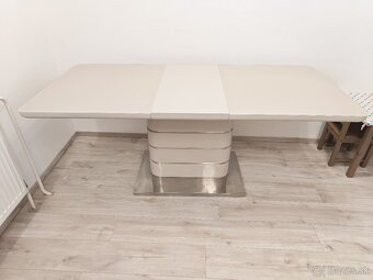 Jedálenský stôl - 5