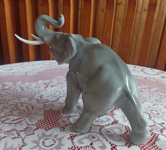 Slon - royal dux - 5